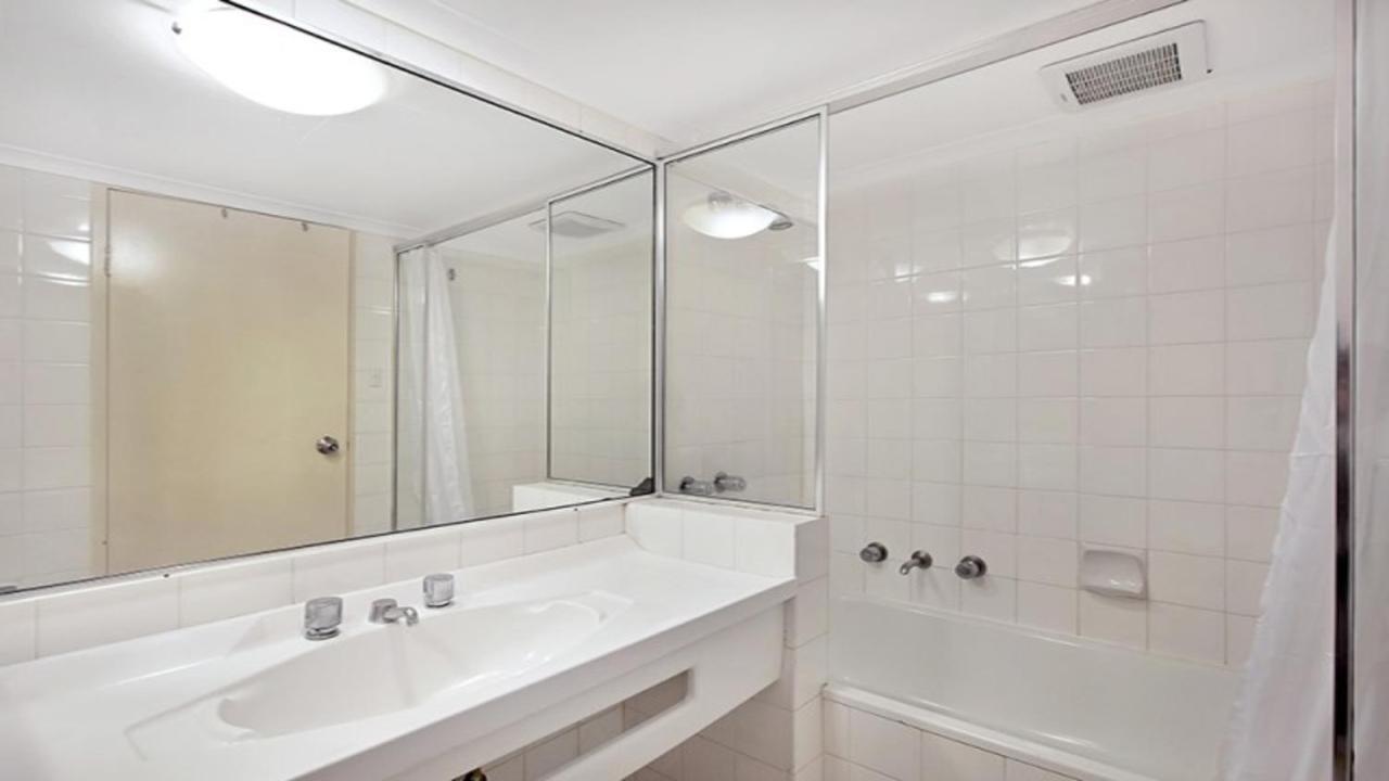 Studio With Balcony At College St سيدني المظهر الخارجي الصورة